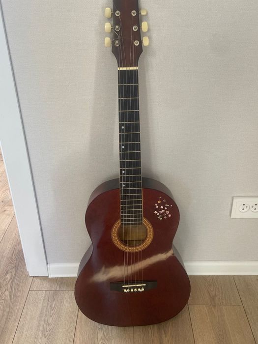 Продам гитару Amistar