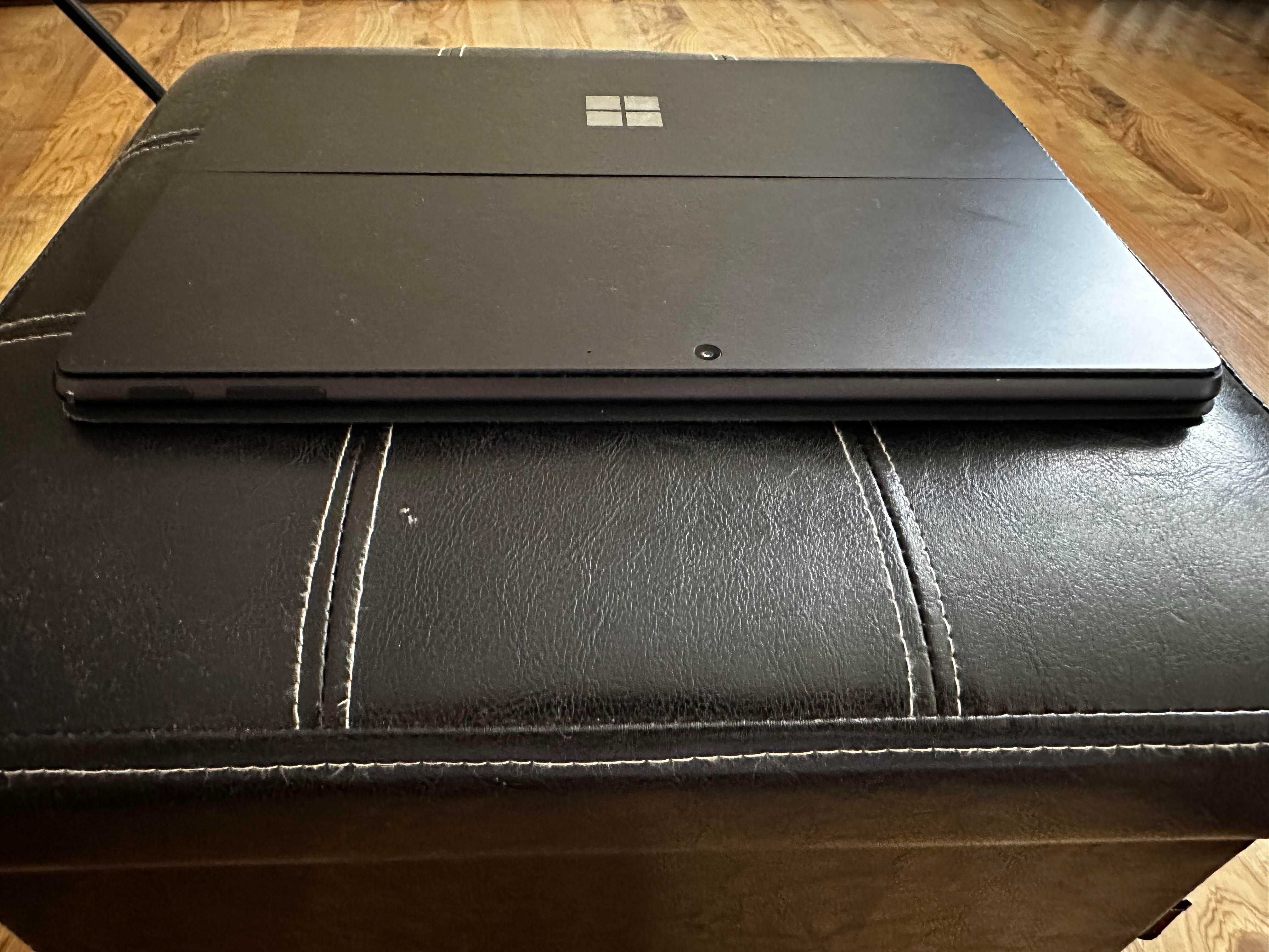 Microsoft Surface pro 9 - Счупен дисплей, но работи перфектно