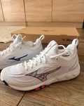 Чисто Нови волейболни обувки MIZUNO