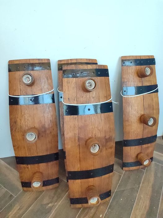 Полилеи от автентични бъчви с ръчно изработени дървени чашки