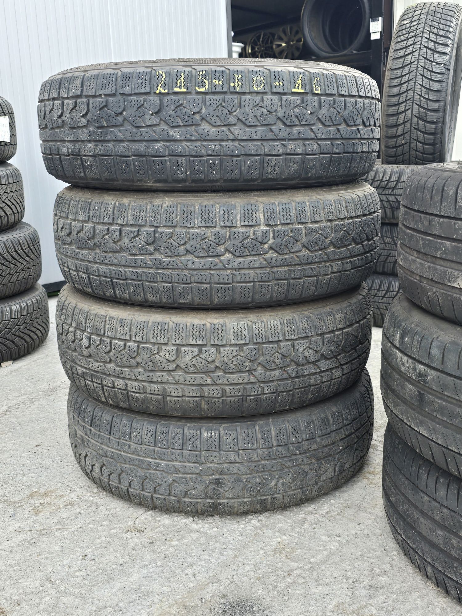 4 Броя Гуми 215/70/16 Kumho