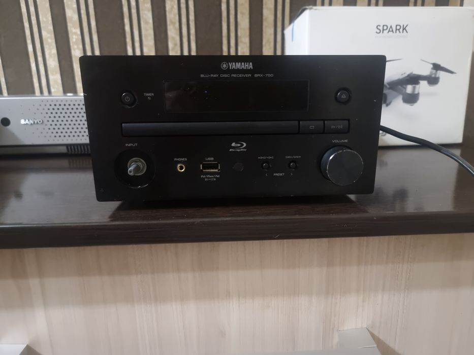 Blu-ray ресивер Yamaha BRX-750.