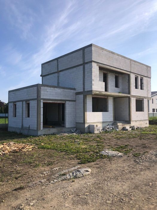 Casa de vânzare la rosu