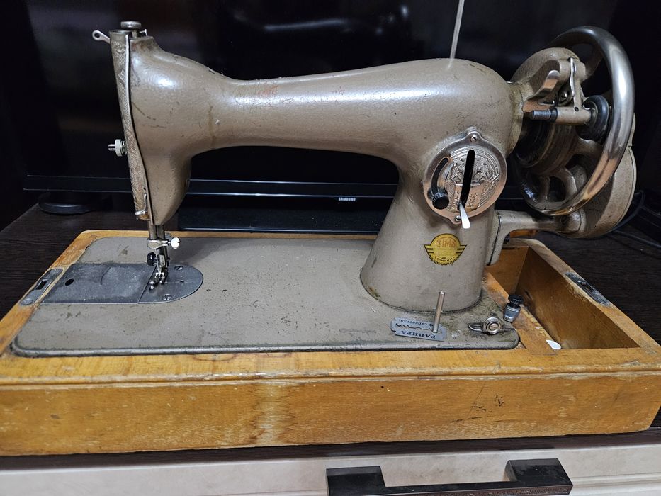 Продам швейную машинку