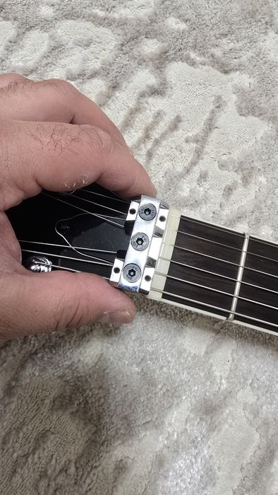 Продам подвижной порожек (струнодержатель)