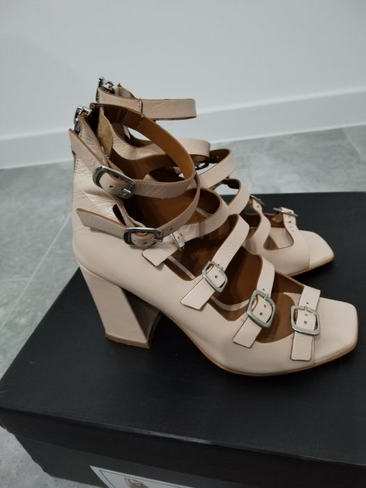 Сандали на токче