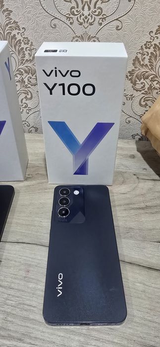 Продаю VIVO Y100. VIVO Y03