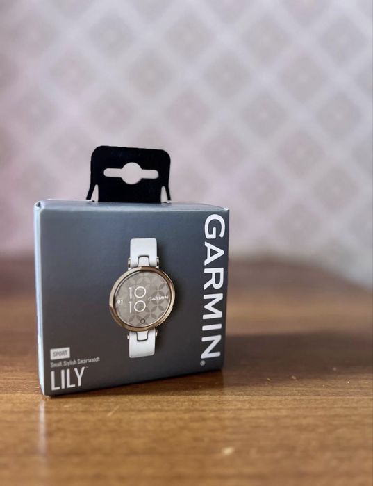 Часы Garmin Lily Sport Smartwatch
