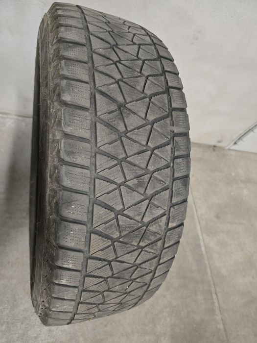 235/65/17 Bridgestone Blizzak DM-V2