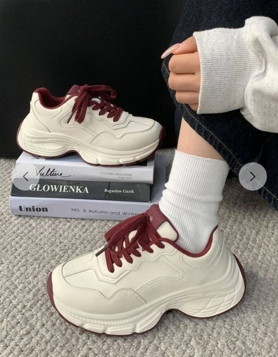 Кроссовки бордово-белые