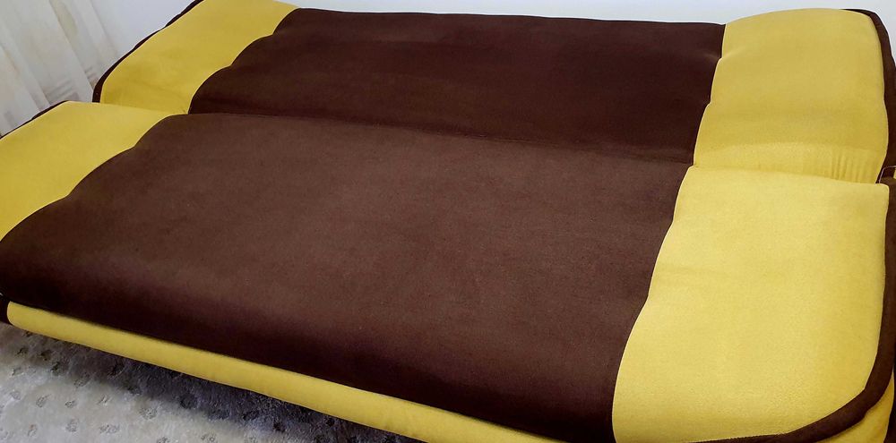 Canapea extensibilă cu două fotolii marca STAER an fabricatie 2024