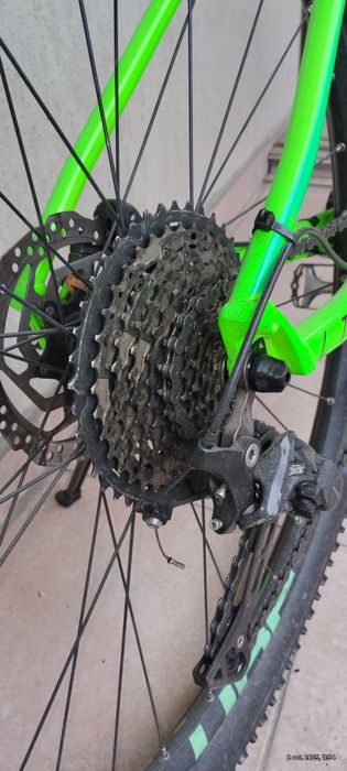 Vând bicicletă pentru bărbați