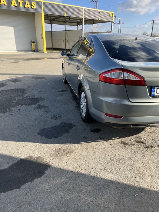 Vand   Ford Mondeo( sau fac schimb cu masina automata)