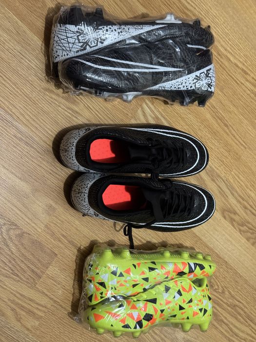 Adidasi fotbal marimea 39,44 si 46