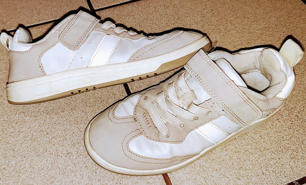 Adidasi H&M in stare foarte buna marimea 34 cu scai