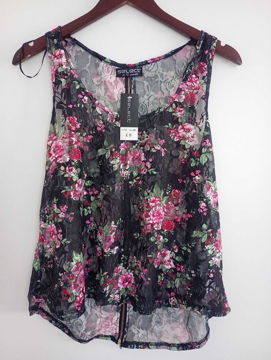 Bluză nouă cu dantelă florală