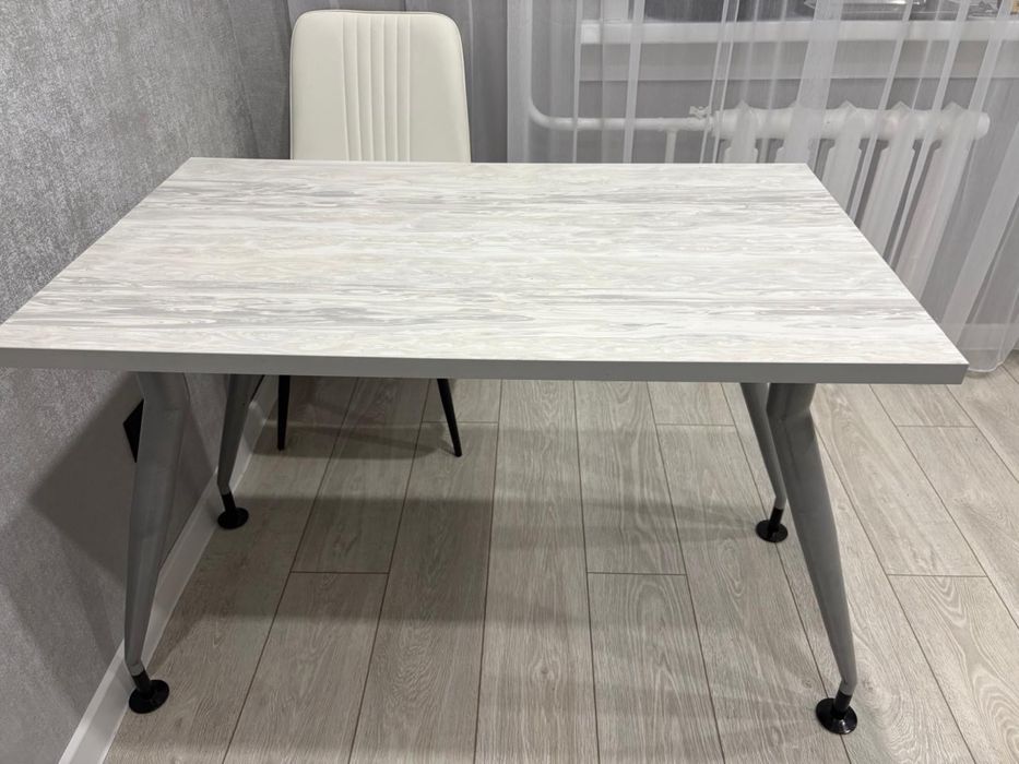 Продам кухонный стол