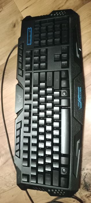 Геймерская" мультимедийная клавиатура с подсветкой M-200
