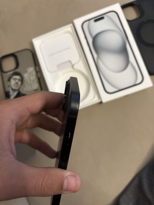 Vand iPhone 15 sanatate 90%