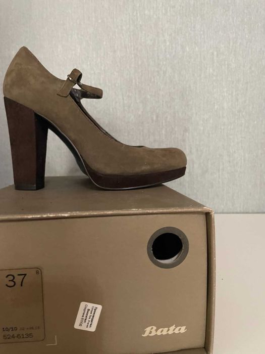 Дамски обувки Bata естествен велур размер 37