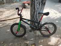 Vând bicicleta bmx