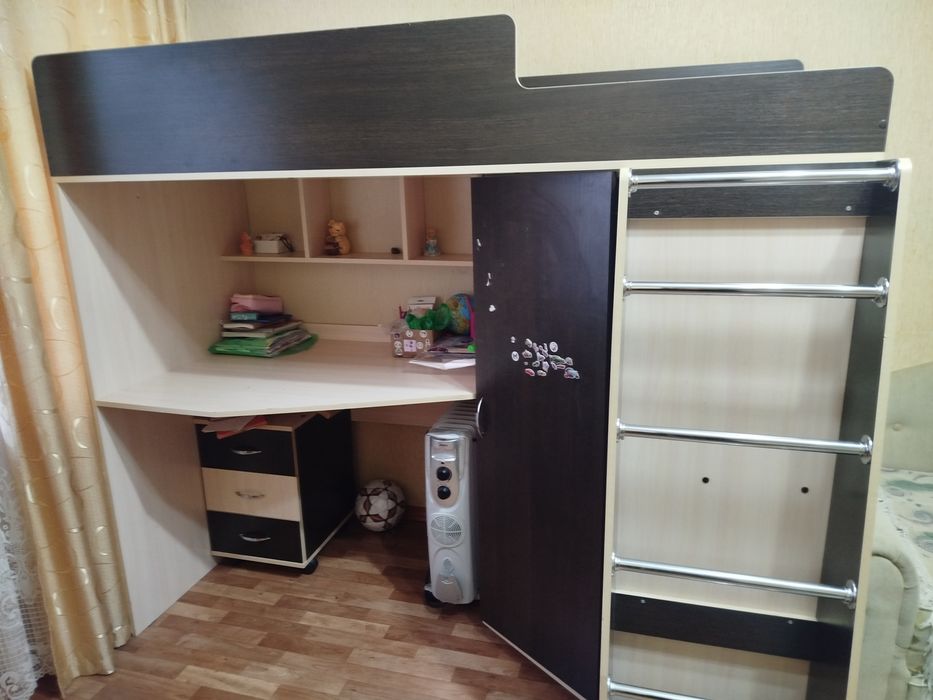 Продам детскую кровать двухъярусную