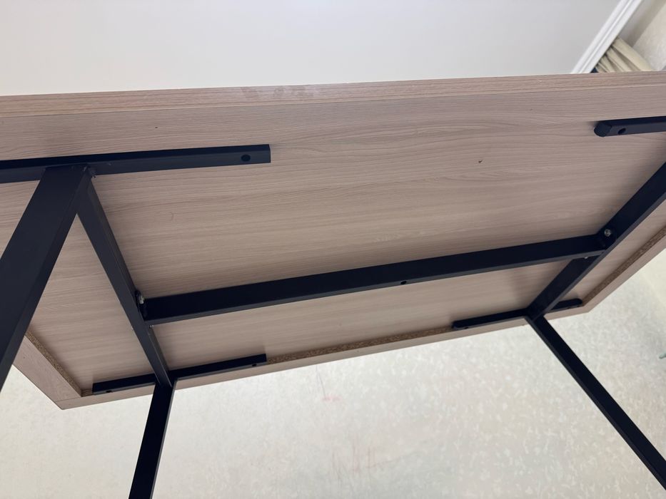 Стол в идеальном состоянии