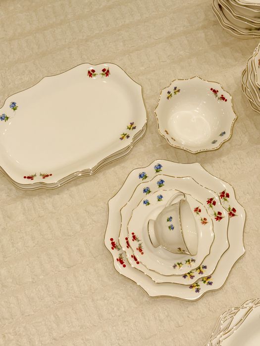 чайно столовый сервиз на 12 персон