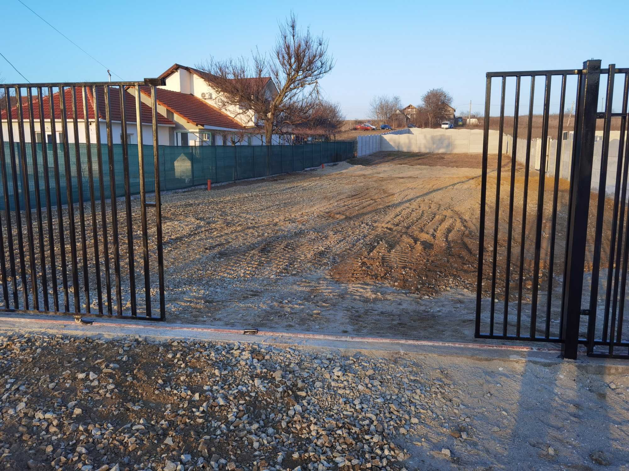 Închiriez teren Malu Mare 1000 mp, închis cu utilităti, lingă Bilka