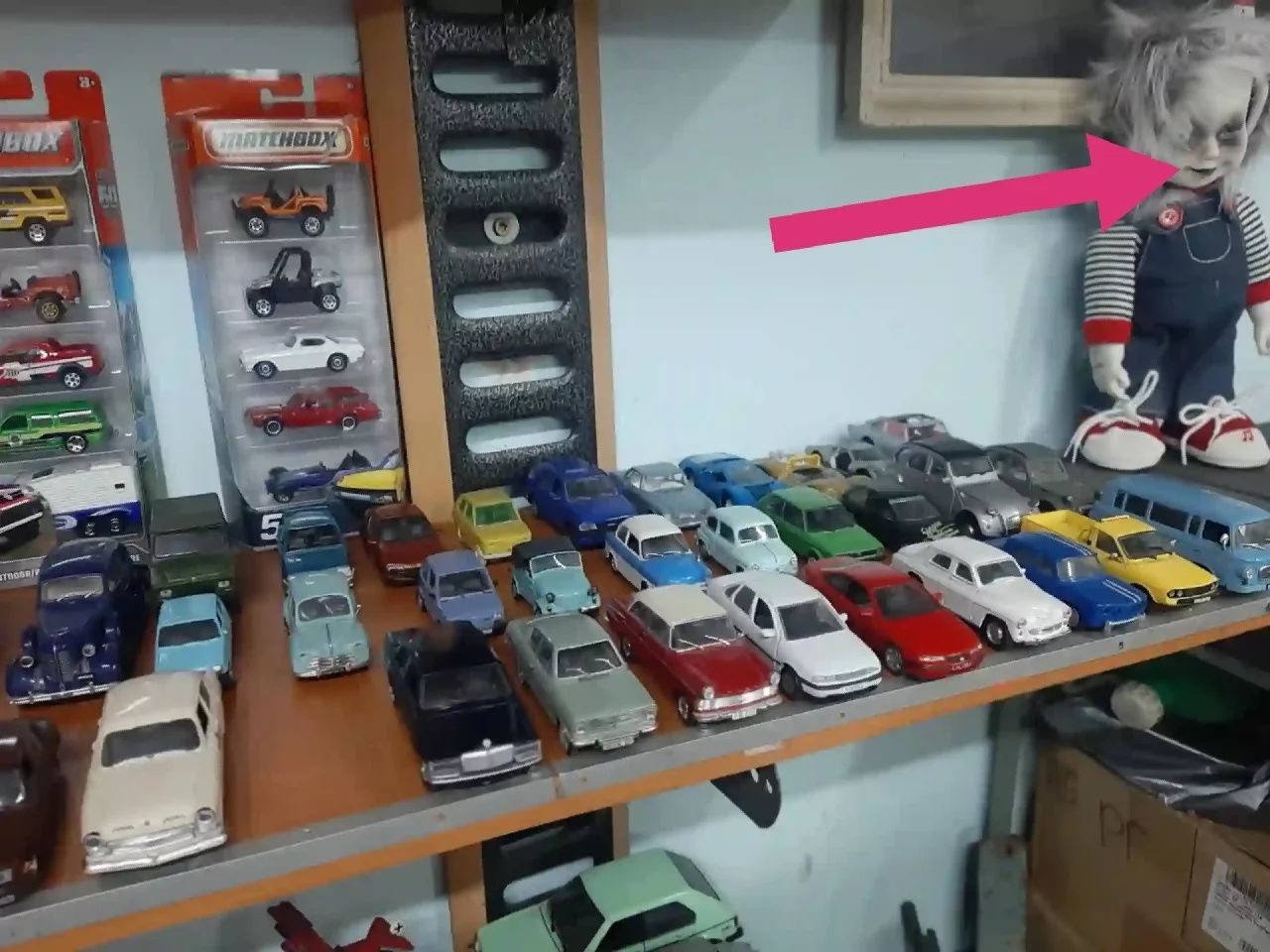 Продавам макети на коли в различни мащаби!