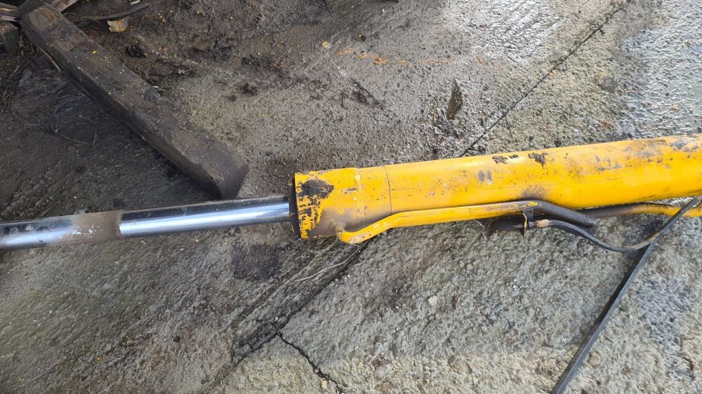 Vând cilindri încărcător frontal jcb