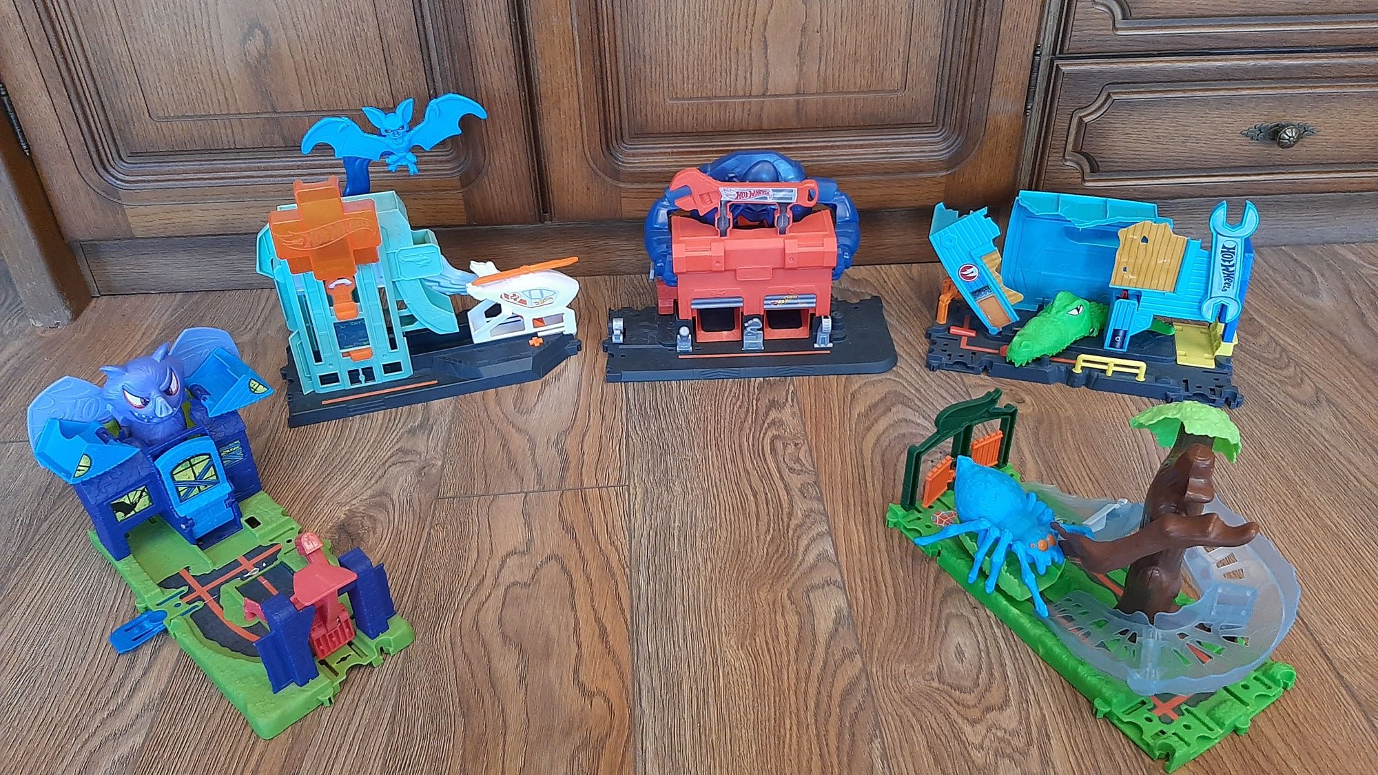 Писти и колички Hot Wheels