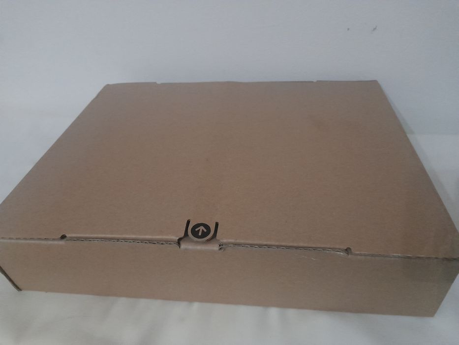 Apple MacBook Air 13" cu procesor Apple M2, 8 nuclee CPU si 8 nuclee