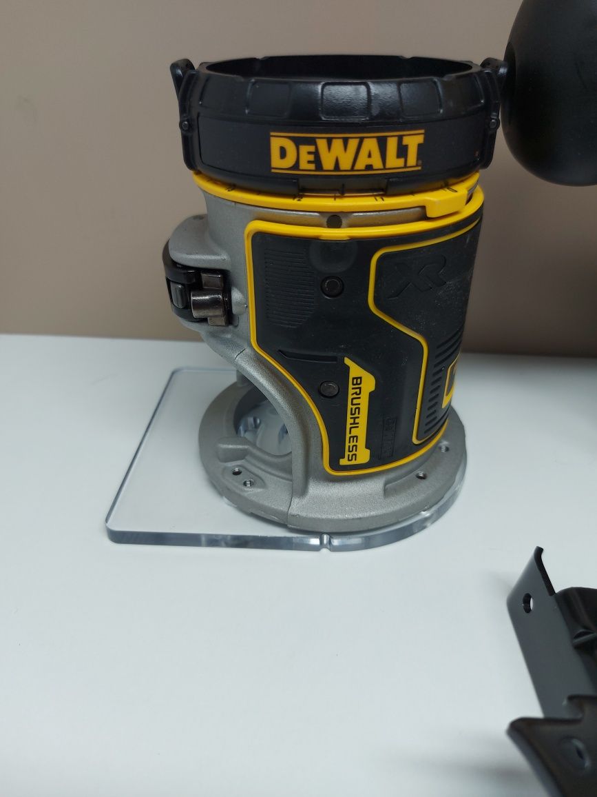 Нова акумулаторна фреза Dewalt DCW604NT