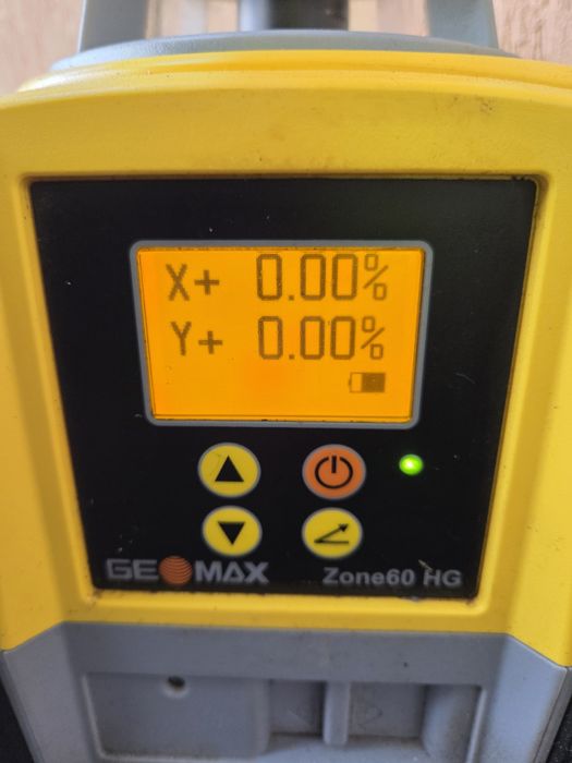 Geomax Zone 60 HG nivela laser rotativa cu panta pe 2 axe hilti
