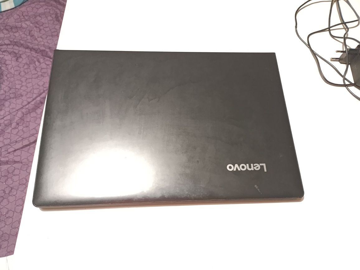 Лаптоп Lenovo 310-15IKB i5 7200u леново laptop не работещ екран