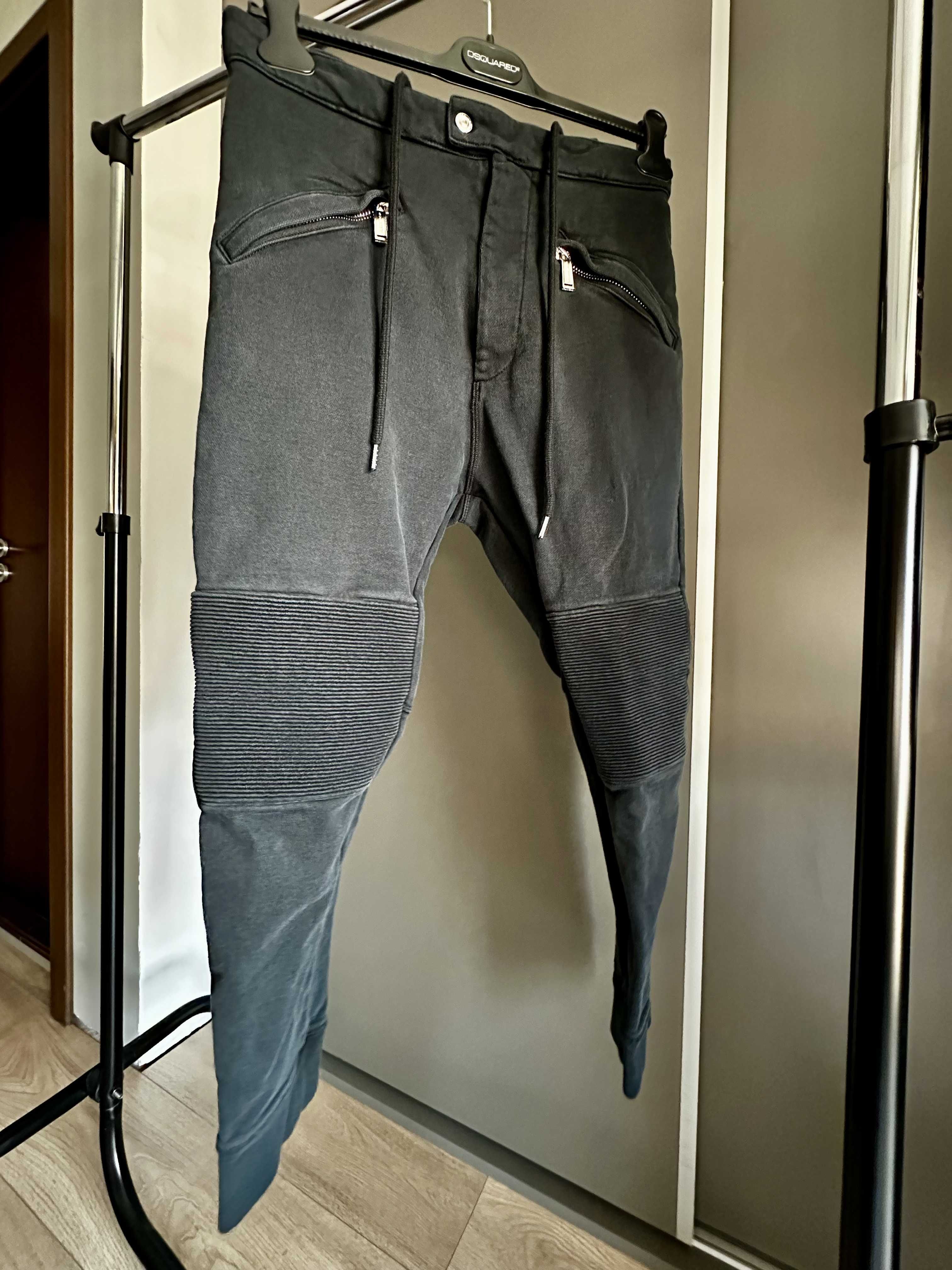 Оригинално долнище (joggers) на Dsquared2. Цвят черен. Размер М. ТОП