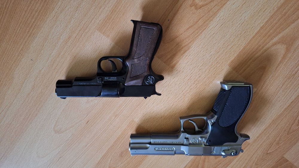 SET arme cu capse metalice - pusca si pistoale