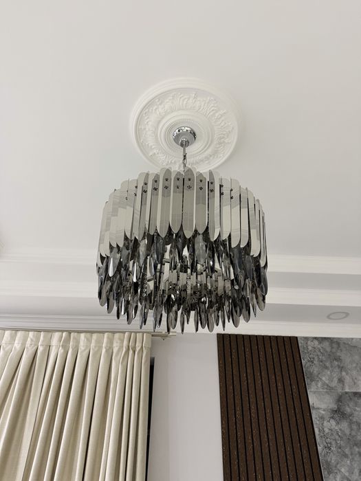 Продам люстру практический новая