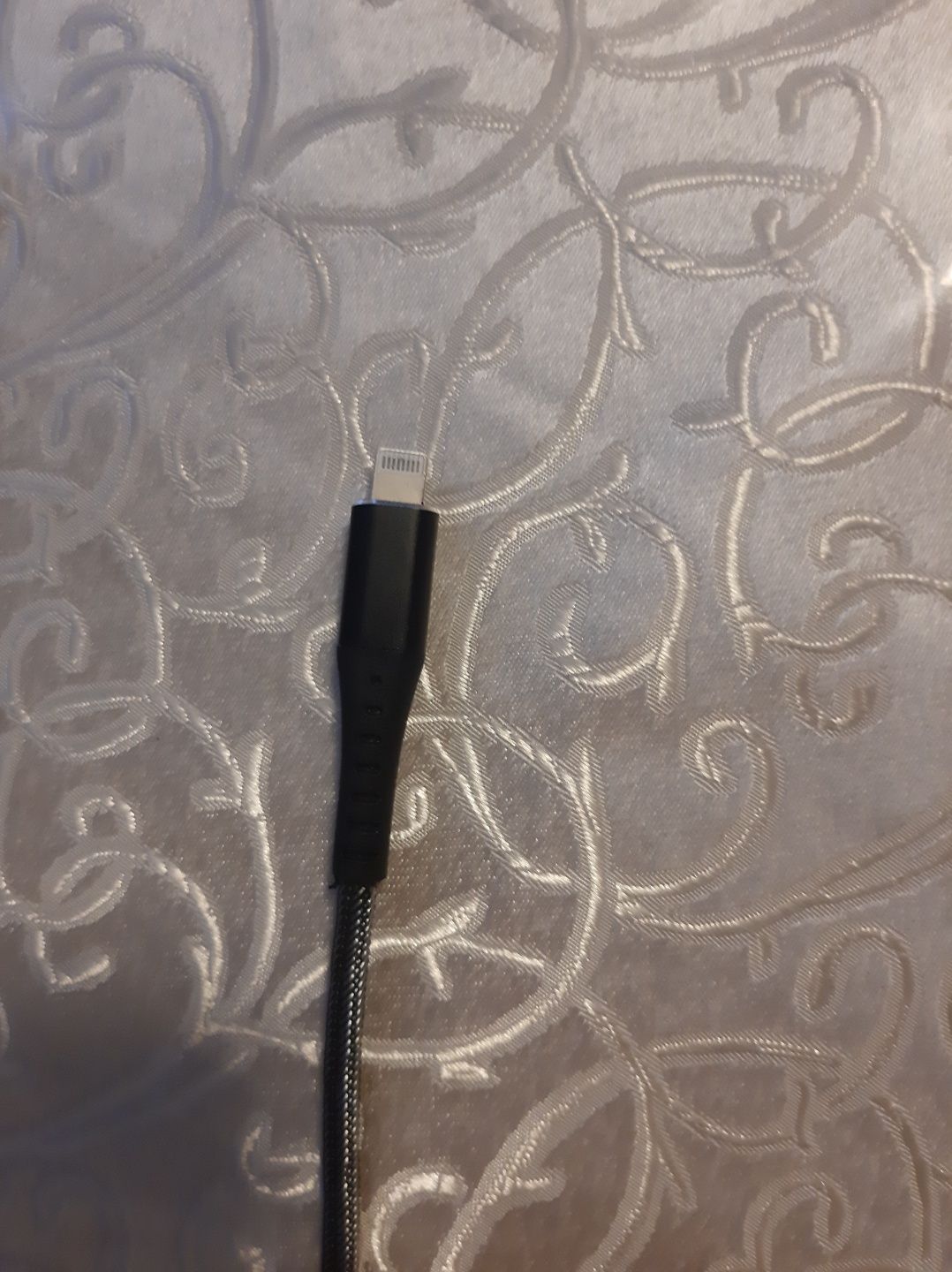 Iphon zaryadchik.
