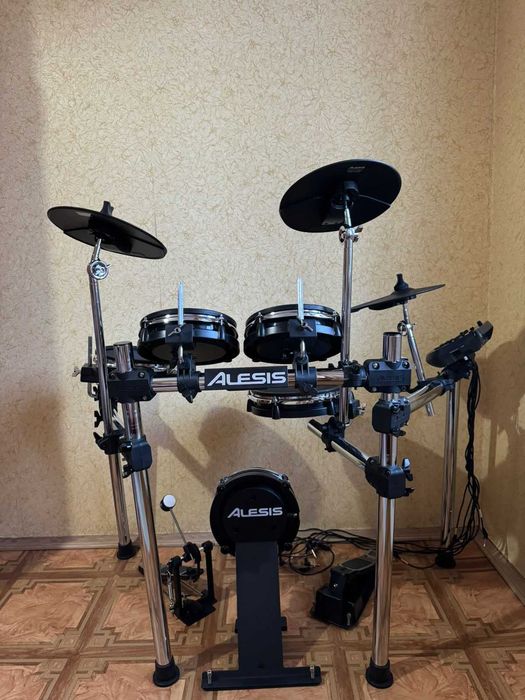 Продам электронную ударную установку Alesis SurgeMeshKit