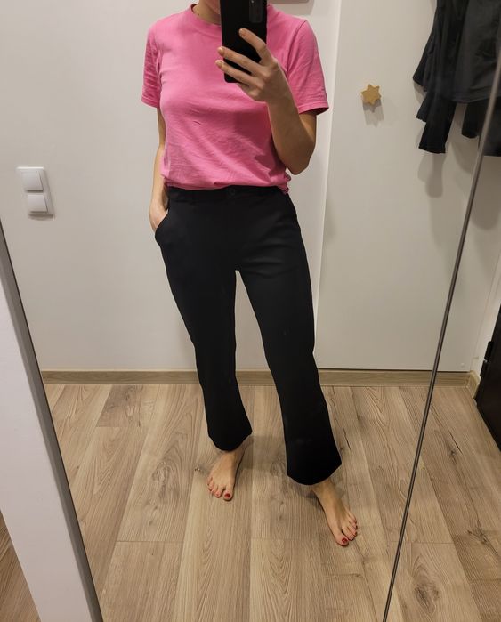 Pantaloni drepti noi