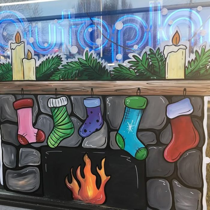 Рисуем на окне. Новогодние рисунки