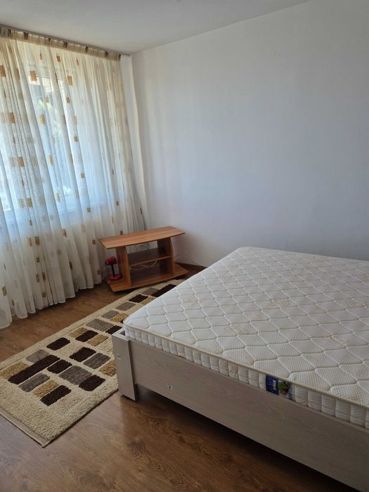 Inchiriez ap. 2 camere , B-dul Dacia cu vedere la Cuejdi
