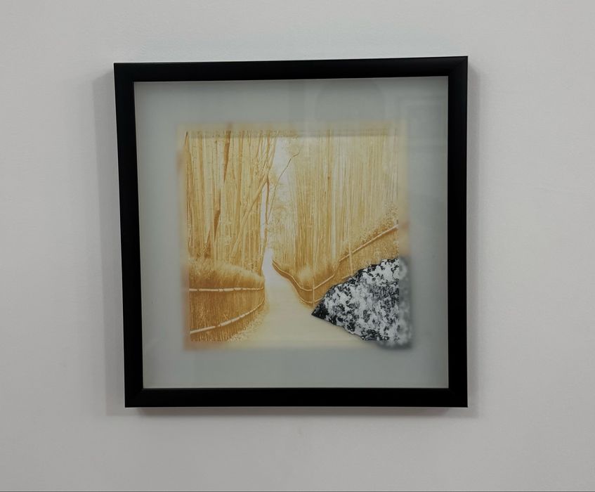 Картина „Пътека в гората“ – спокойствие и топлина – 32×32 см