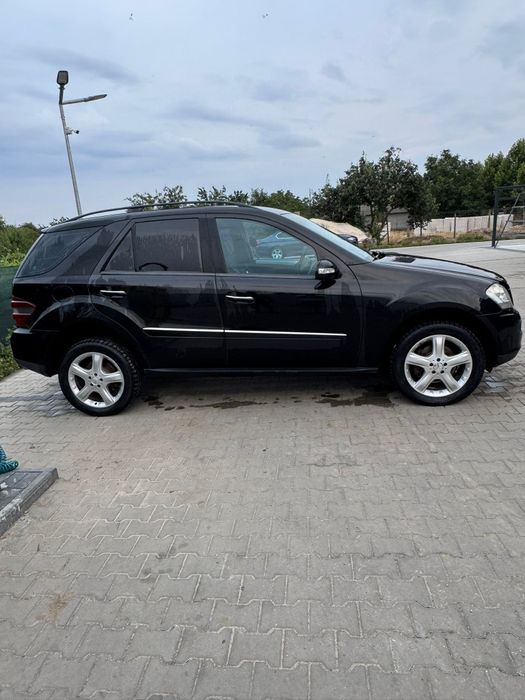 Vând Mercedes ml