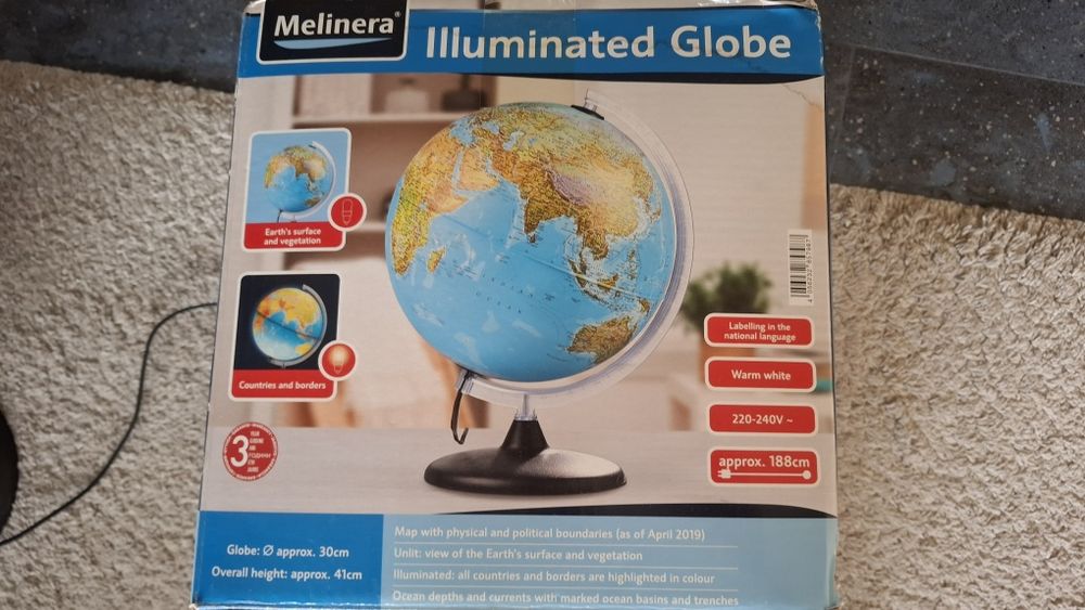 Светещ глобус, статив и кожен стол с амортисьор