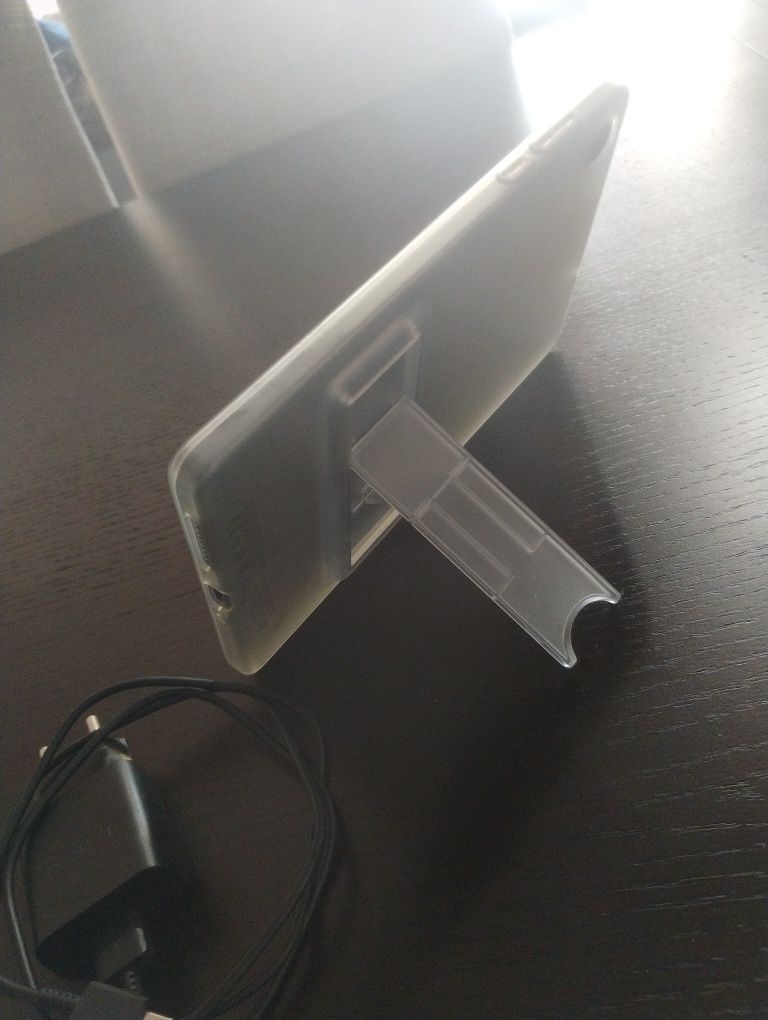 LENOVO    Tab M8