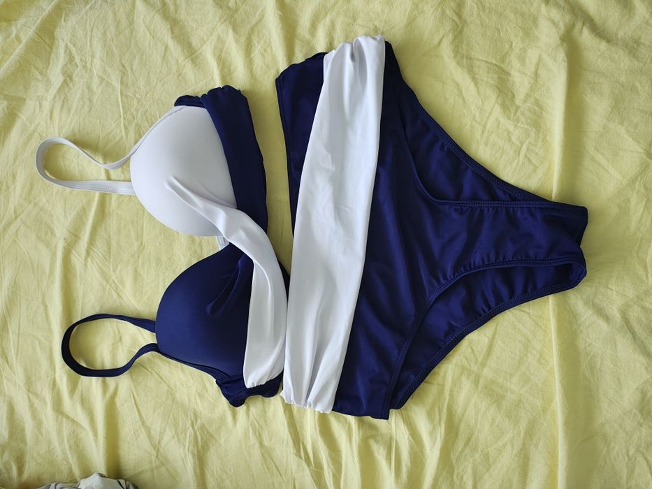 Costum de baie nou