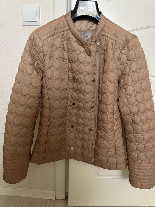 Есенно яке Guess